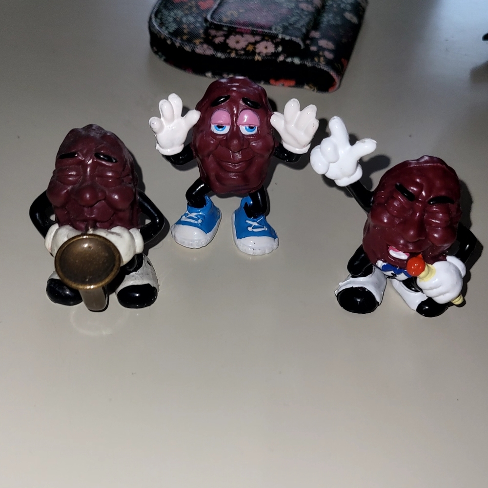 Lot of 3 1980s "California Raisins" figurines